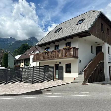 Apartma Alma アパート *