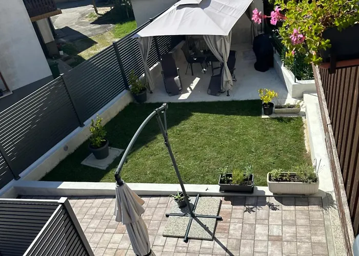 Apartma Alma בובק