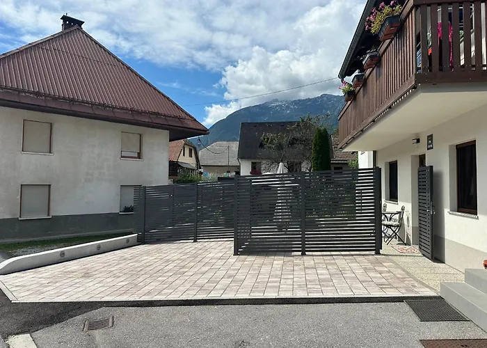 Apartma Alma דירה *